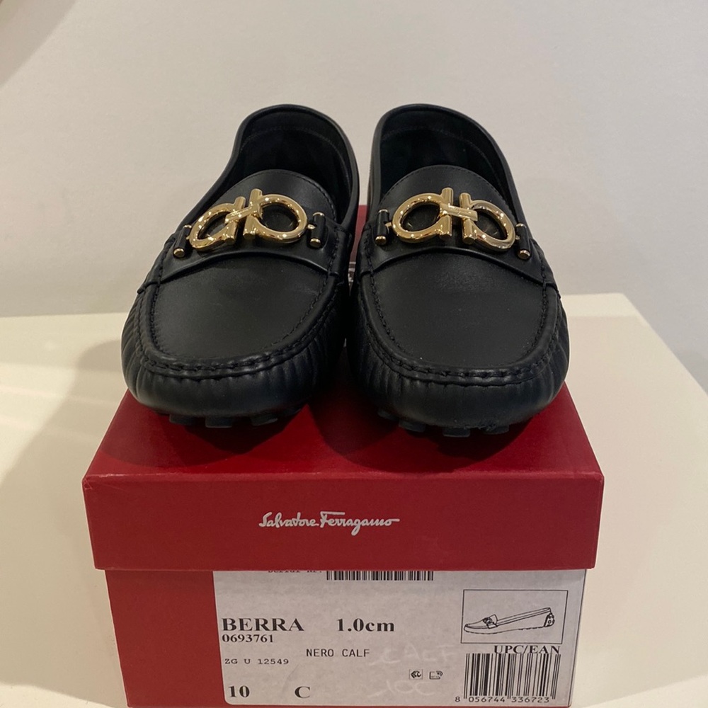 Salvatore Ferragamo Berra moccasin in black leather. New in box